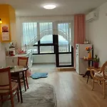 شقة Vinitsa Coastal With Balcony