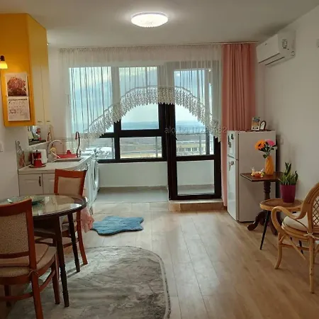 Апартаменти Vinitsa Coastal With Balcony